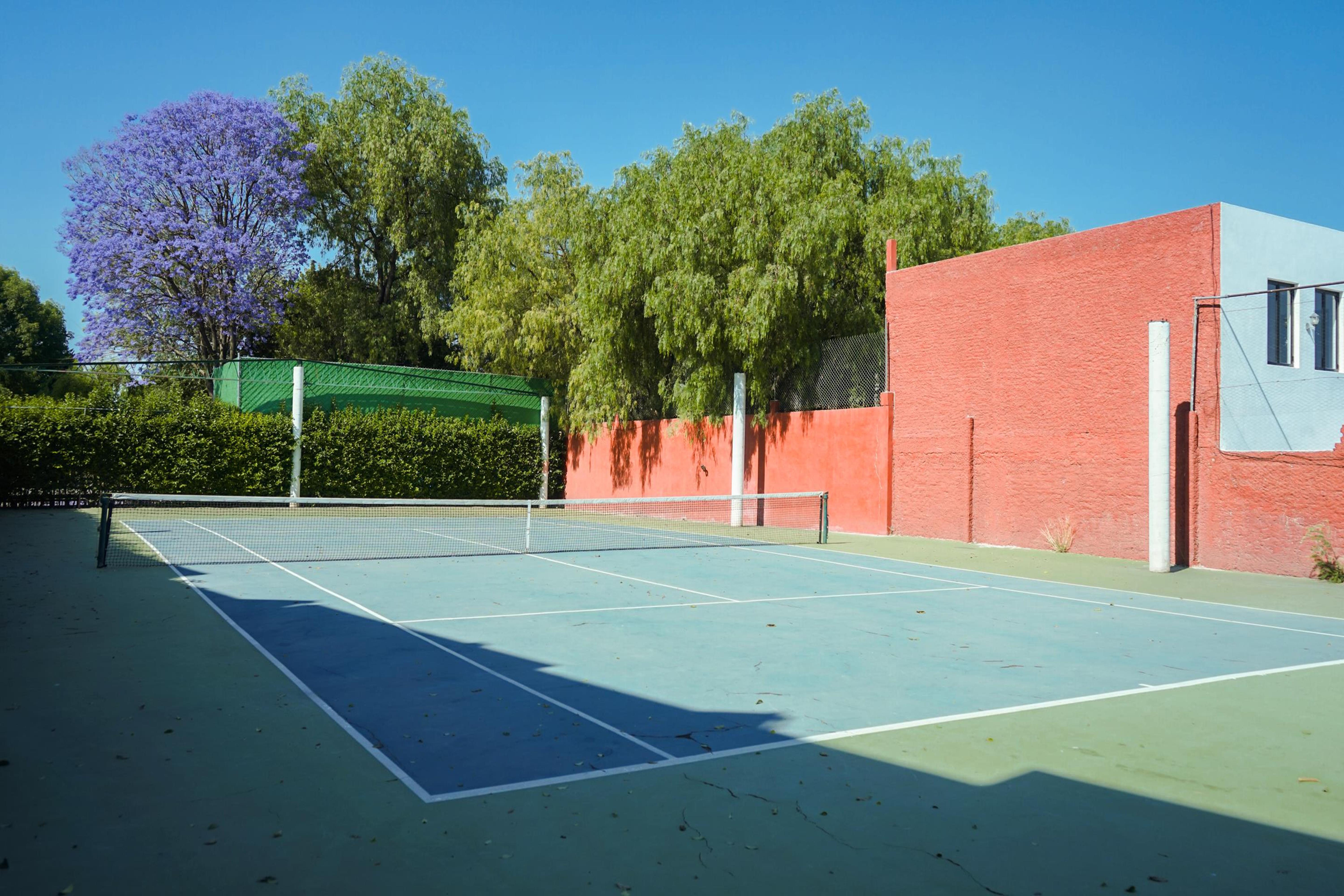 Real De Minas San Miguel De Allende Kültér fotó Tennis court at the school